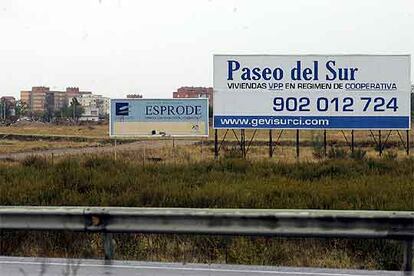 Un cartel de la empresa Esprode, en unos terrenos de Ciempozuelos (Madrid).