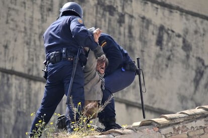 Enfrentamientos entre policía y manifestantes en El Cabanyal en 2010.