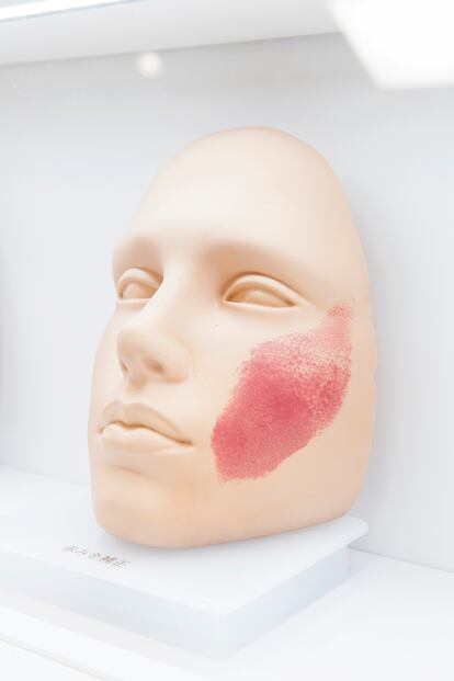 En el Shiseido Life Quality Center asesoran a personas con afecciones cutáneas graves (vitiligo, quemaduras…) para que aprendan a maquillarse.
