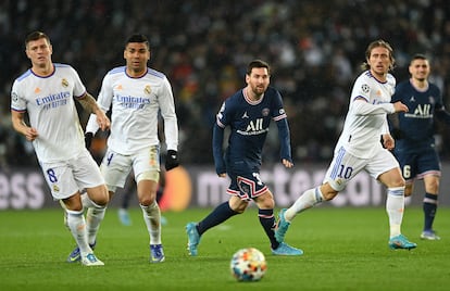 Kroos, Casemiro, Messi y Modric, en una acción del PSG-Real Madrid de este martes.