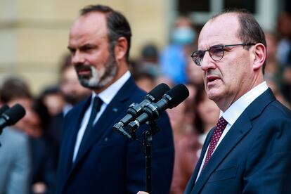 Jean Castex, en primer plano. A su lado, Edouard Philippe, este viernes en París.