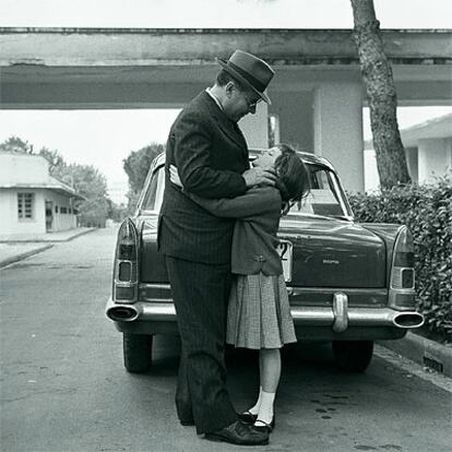 Roberto Rossellini y su hija Isabella. Una de las imágenes del libro <i>The father, the daughter and the Holy Ghost.</i>