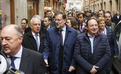 PP candidate Mariano Rajoy (center) surrounded by fellow party officials in Logroño. Political scientists note that Spanish parties still tend to recruit their candidates from the usual pool of middle-aged white Spanish men.