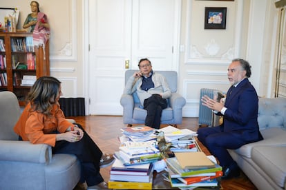 Laura Sarabia en una reunión con Gustavo Petro y Armando Benedetti, el 25 de noviembre de 2024.