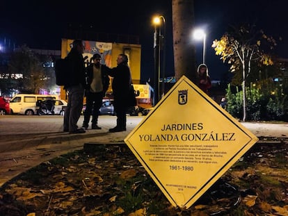 Otro cartel conmemora la muerte de Yolanda González.