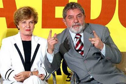 Lula, junto a su esposa Marisa Leticia, promete no dejar "piedra sobre piedra" en la investigación.