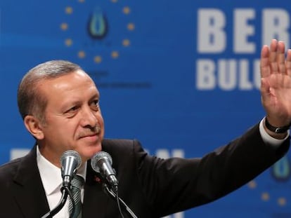 Erdogan se dirige a los emigrantes turcos en Berl&iacute;n.