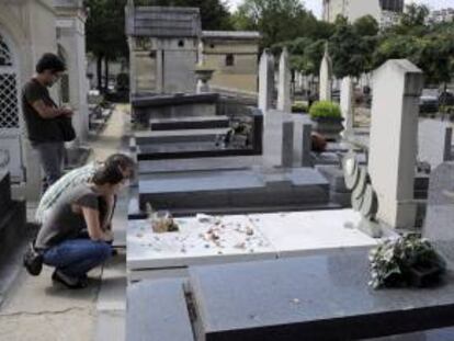 Tumba de Julio Cortázar en el cementerio de Montparnasse en París. EFE/Archivo