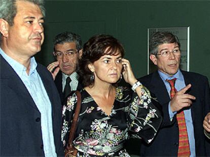 Francisco Vallejo, Braulio Medel, Carmen Calvo y José María Bueno Lidón, ayer en Sevilla, en el sepelio de Alfredo Pérez Cano.
