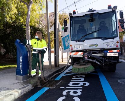 La niciativa 'Recaigua', del proyecto Gavà Circular, un punto de recarga inteligente de agua subterránea para usos de riego y baldeo de calles.