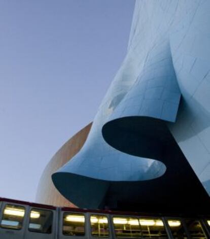Museo Experience Music Project, de Frank Gehry, con exposiciones dedicadas a Jimi Hendrix y Nirvana.