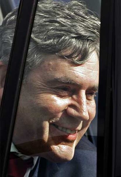 El ministro del Tesoro británico, Gordon Brown, en un acto escolar en Glasgow.