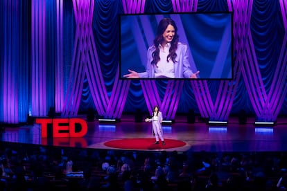 Irina Karamanos como expositora en TEDWomen en Atlanta (EE UU), el 11 de octubre.