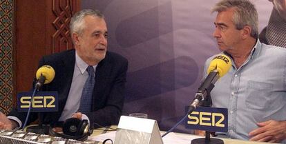 José Antonio Griñán junto a Carles Francino durante la entrevista en la Ser.