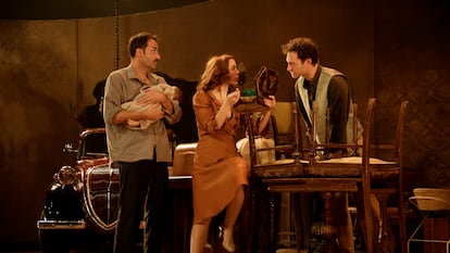 Escena de la obra 'Nada', con texto de Carmen Laforet, adaptación de Joan Yago y dirección de Beatriz Jaén. En el Centro Dramático Nacional (CDN).
