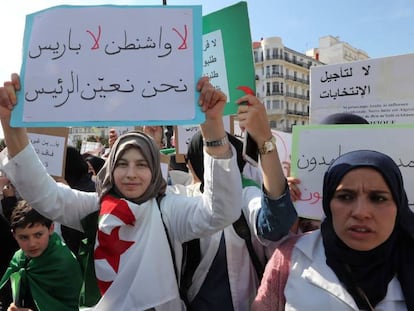 Protesta de profesoras este miércoles en Argel. 