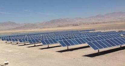 Instalación de paneles fotovoltaicos de Solarpack.