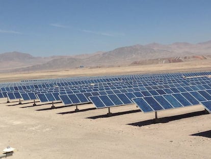 Instalación de paneles fotovoltaicos de Solarpack.