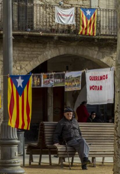 Recogida de firmas por la independencia en Banyoles (Girona), en enero pasado. 