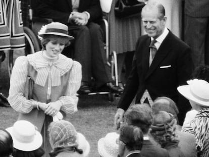 Lady Di y Felipe de Edimburgo, en el palacio de Buckingham, en 1981.