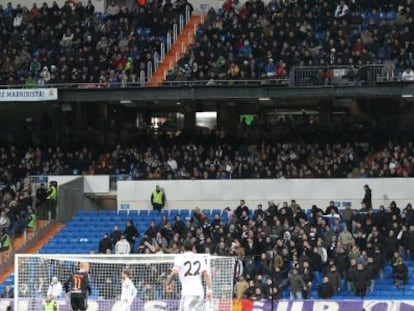 La grada que habitualmente ocupan los miembros de Ultras Sur en el Bernab&eacute;u en el partido del s&aacute;bado contra el Valladolid. 