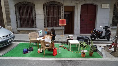 Ocupación de una plaza de aparcamiento en Barcelona en motivo del Park(ing) Day.