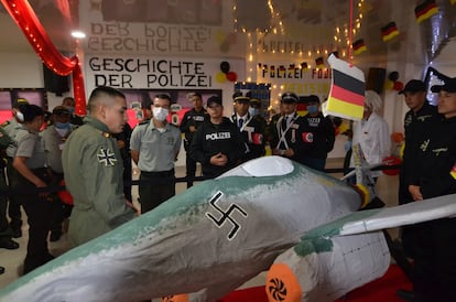 La Policía Nacional de Colombia durante una actividad en la Escuela de Policía Simón Bolívar en  Tuluá recrearon escenas alusivas al periodo de la Alemania nazi.