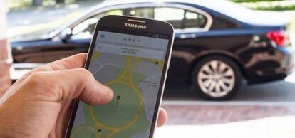 Un usuario utiliza la aplicación Uber X.