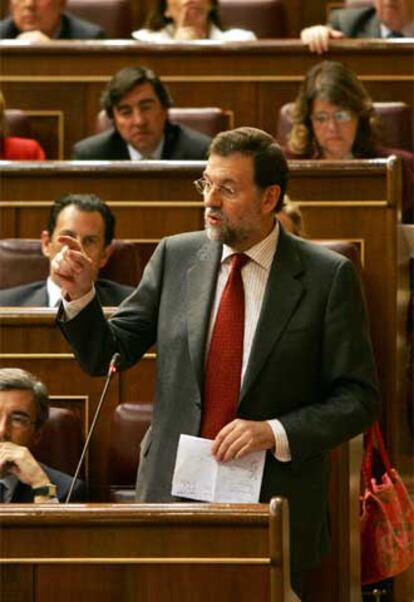 Rajoy interviene en el pleno de control al Gobierno en el Congreso.