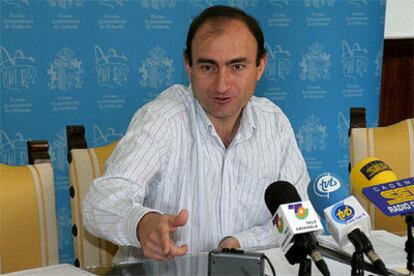 Luis Alberto Prieto Martí, ayer, durante la conferencia de prensa en la que anunció su dimisión.