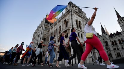 Protesta contra la ley homotránsfoba de Hungría, el 14 de junio en Budapest.