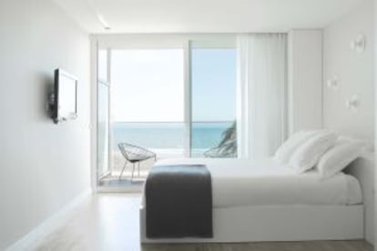 Room at the Hotel de la Playa, in Pobla de Farnals (Valencia).