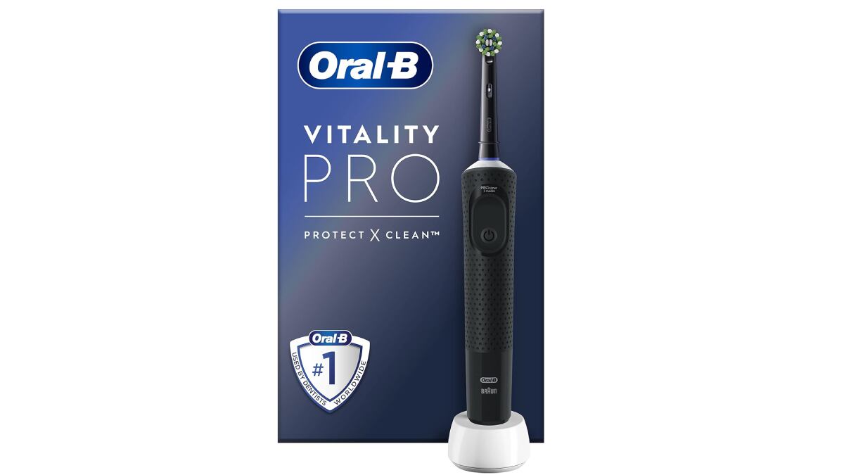 Cepillo de dientes eléctrico Oral-B con mango recargable.