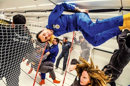 El astronauta español Pedro Duque, durante un vuelo de gravedad cero de la compañía Novespace.