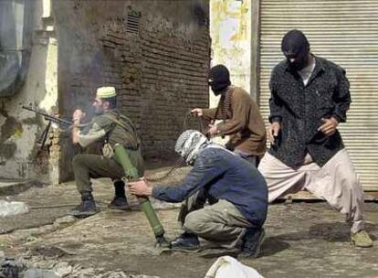 Bilal Hussein ganó el premio Pulitzer por esta imagen, tomada en noviembre de 2004 en Faluya. En ella, insurgentes
iraquíes disparan contra fuerzas de EE UU.
