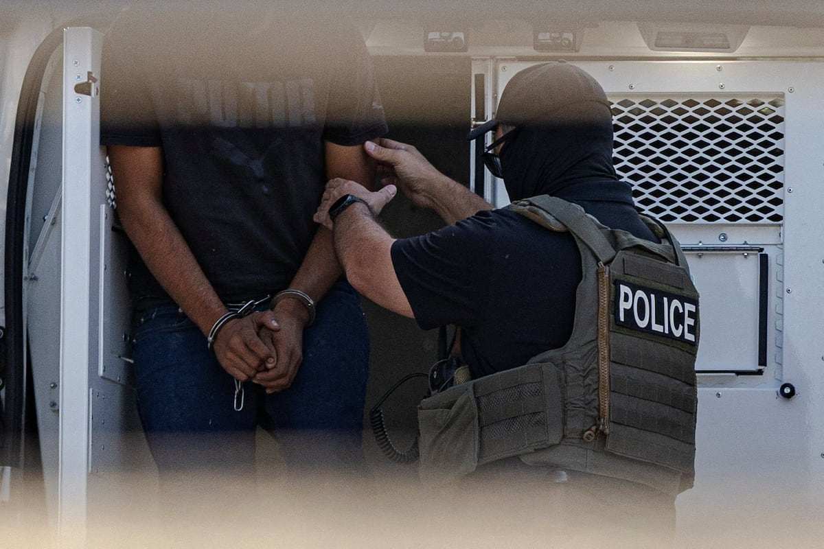 Las muertes de migrantes detenidos por el ICE alcanzan su cifra más alta en 20 años