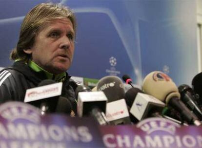 Bernd Schuster, durante su conferencia de prensa en Roma.