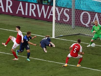 Joel Pohjanpalo marca el gol de la victoria ante Dinamarca este sábado en Copenhague.