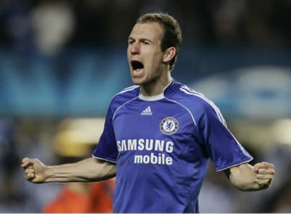 Robben celebra un gol con la camiseta del Chelsea