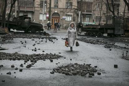 Una mujer, este domingo en Kiev.