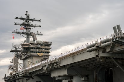 El portaviones USS Dwight D. Eisenhower que EE U ha movilizado al Mar Rojo.