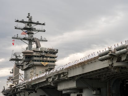 El portaviones USS Dwight D. Eisenhower que EE U ha movilizado al Mar Rojo.