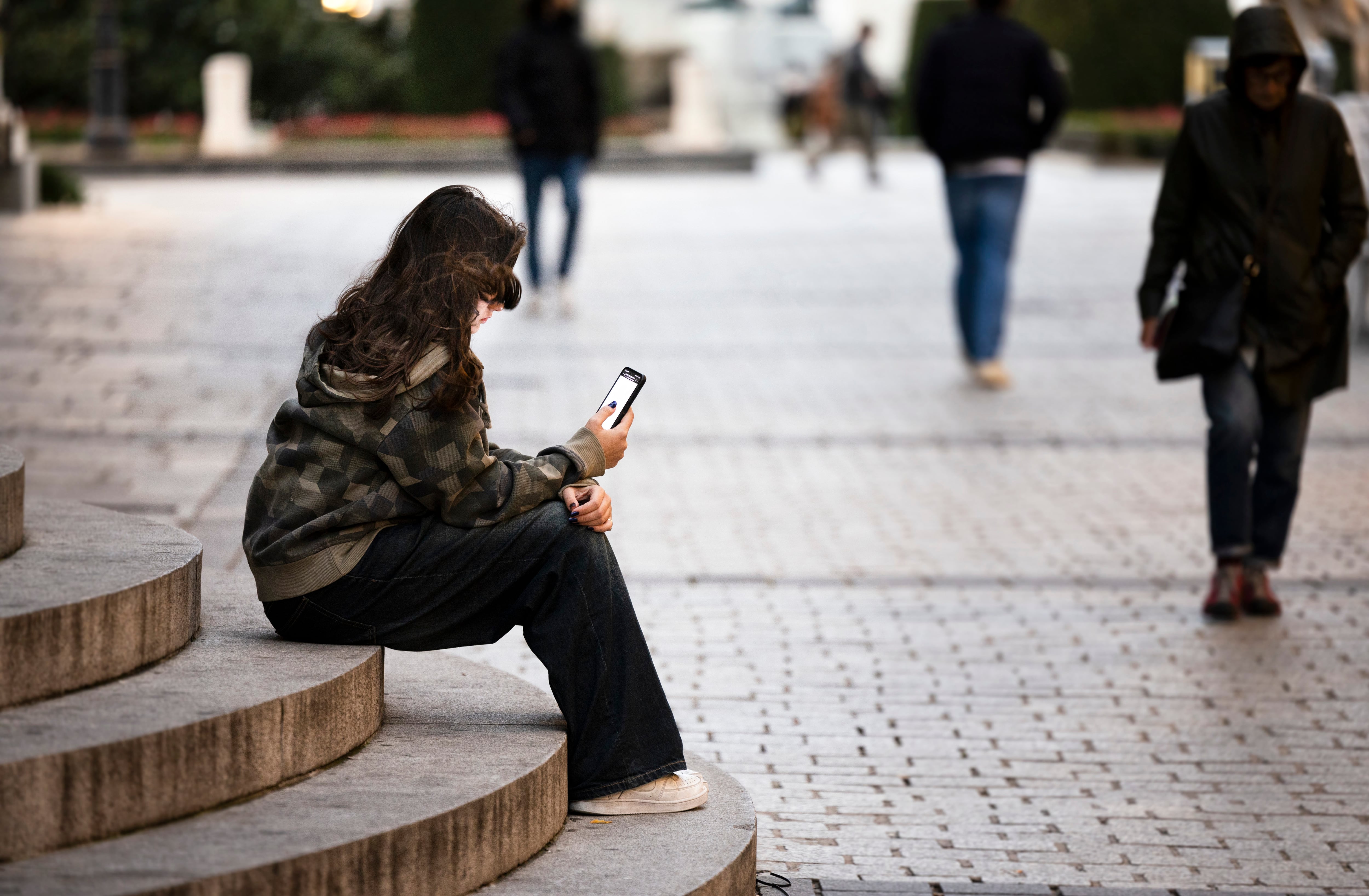 El Consejo Económico y Social insta al Gobierno a que se abstenga de dar detalles sobre cómo funcionará el control parental en los teléfonos móviles.