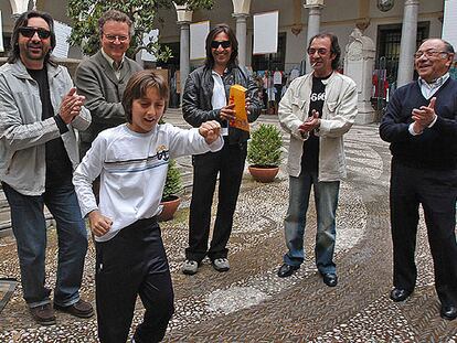 Una imagen de <i>Herencia flamenca, <i>con varias generaciones de la familia Carmona.