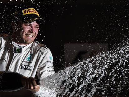 Rosberg celebra una victoria en Singapur, este año.