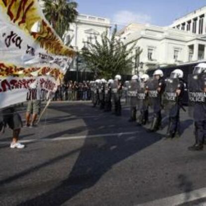 Los estudiantes griegos se han vuelto a manifestar frente a la policía