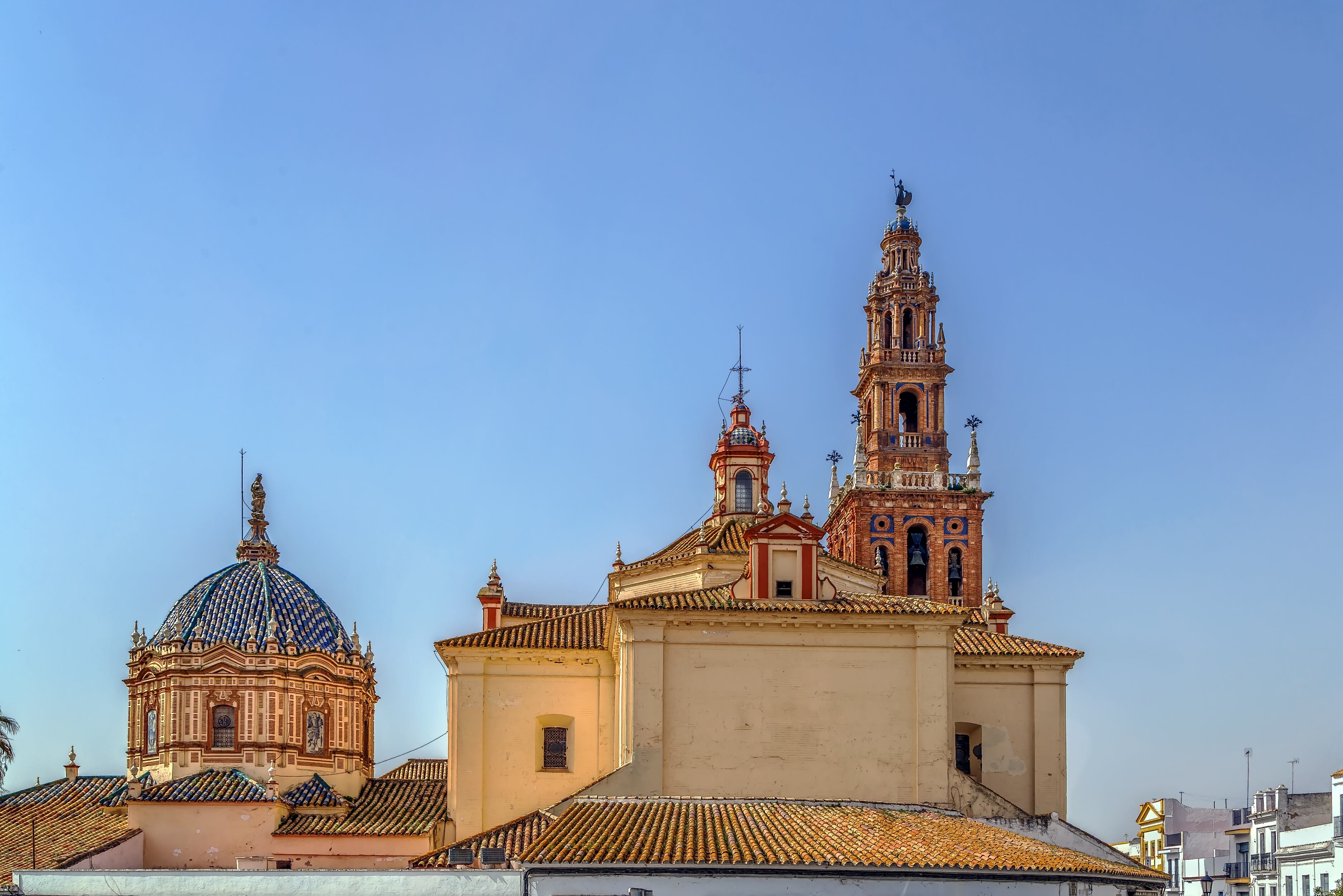 Vista de la cúpula de la iglesia de San Pedro de Carmona.