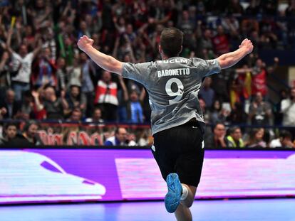 El jugador del Cuenca Baronetto celebra un gol ante el Bidasoa.