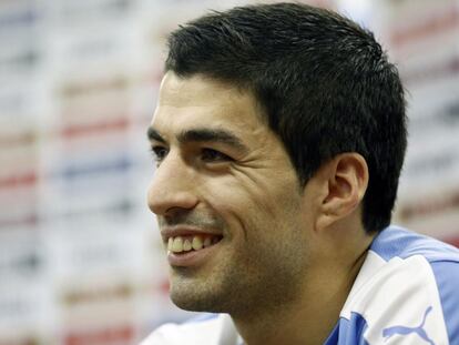 Luis Su&aacute;rez, durante la conferencia de prensa ofrecida en Montevideo. 