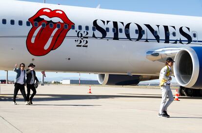 El avión de ‘sus majestades’ los Rolling Stones aterrizaron en Madrid seis días antes de su concierto. La banda británica, que actúa el 1 de junio en el estadio Metropolitano, llegó con su familia para pasar unos días en la capital.